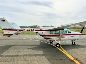 Cessna 337D exterior