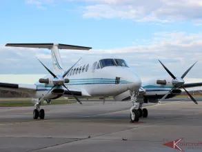 2001 Beechcraft King Air 350 Front