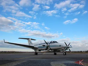 2001 Beechcraft King Air 350 Front Far