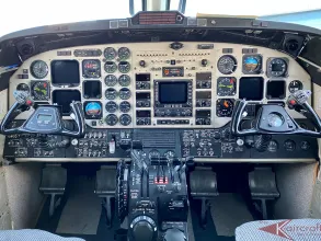 2001 Beechcraft King Air 350 Cockpit