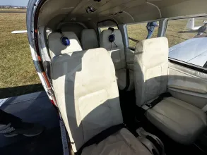 PA-32 interior