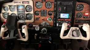 Beechcraft Bonanza Cockpit2